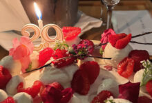 Минута отдыха Даниил Медведев показал ягодный торт, подаренный ему на 29‑летие Спорт 