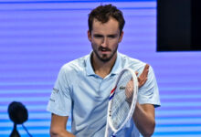 Минута отдыха Медведев отказался продолжать важный матч. Россиянина преследуют неудачи Спорт 