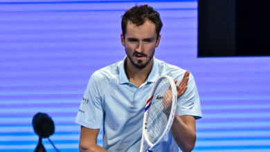 Минута отдыха Медведев отказался продолжать важный матч. Россиянина преследуют неудачи Спорт 