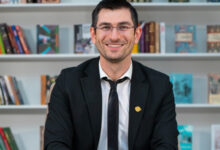 Минута отдыха «Главный “лайфхак” к ЕГЭ — занятия по 5 часов в неделю». Учитель обществознания Алихан Динаев Дети 