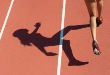 Минута отдыха Легкоатлетка вырубила соперницу ударом по голове. Дикая история из США Спорт 