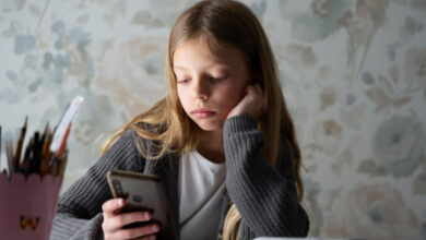 Минута отдыха «Сначала просят потанцевать в белье за лайки». Как детей вынуждают прислать интимные фото Дети  Минута отдыха «Сначала просят потанцевать в белье за лайки». Как детей вынуждают прислать интимные фото Дети