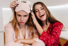 Минута отдыха «Общаешься с другими? Ты мне больше не подруга!» — услышала дочь. Признаки токсичной дружбы Дети 