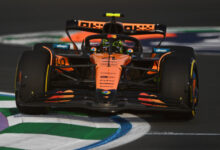 Минута отдыха Норрис показал лучшее время во второй тренировке Гран‑при Саудовской Аравии, Цунода разбил машину Спорт 