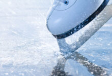 Минута отдыха Тренер укусил 12-летнюю российскую фигуристку за грудь и шантажировал. Заявление уже в полиции Спорт 