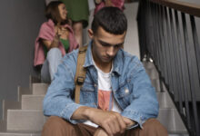 Минута отдыха «Сын поступал в хороший колледж, но подвел плохой аттестат». Что делать, если ребенок точно не поступит в вуз Дети 