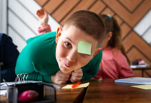 Минута отдыха В школах шести регионов России введут оценки за поведение. Главное Дети 