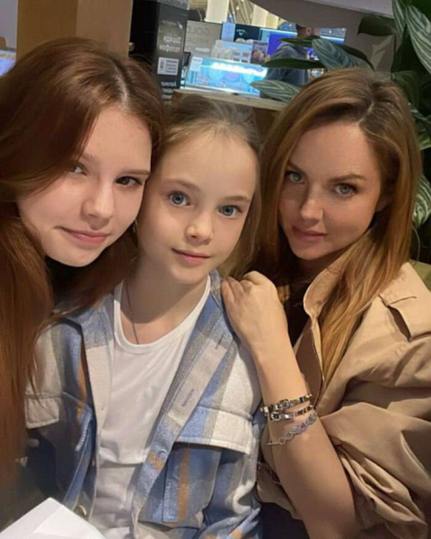 Минута отдыха «Мы разной национальности»: певица МакSим показала своих дочерей Знаменитости  