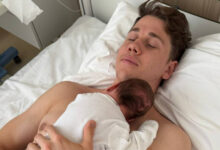 Минута отдыха Биатлонисты Батманова и Томшин сообщили о рождении дочери Спорт 