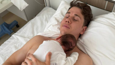 Минута отдыха Биатлонисты Батманова и Томшин сообщили о рождении дочери Спорт  Минута отдыха Биатлонисты Батманова и Томшин сообщили о рождении дочери Спорт