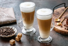 Минута отдыха Почему горячее молоко взбивается в густую пену? Интересное 