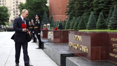 Минута отдыха Путин и Белоусов 22 июня возложили венок и цветы к Могиле Неизвестного Солдата в Александровском саду Общество  Минута отдыха Путин и Белоусов 22 июня возложили венок и цветы к Могиле Неизвестного Солдата в Александровском саду Общество