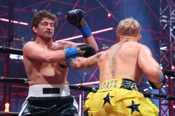 Минута отдыха «Ситуация по-прежнему тяжелая». Рекордсмена UFC похоронили заживо Спорт  
