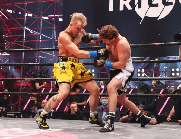Минута отдыха «Ситуация по-прежнему тяжелая». Рекордсмена UFC похоронили заживо Спорт  