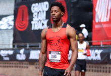 Минута отдыха Выскользнувший из‑под одежды половой орган не помешал американцу победить в барьерном беге на турнире в Чехии Спорт 