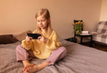 Минута отдыха «Дочь осталась дома на все каникулы. Пока я на работе, она предоставлена сама себе» Дети 