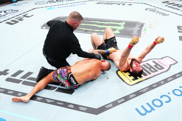 Минута отдыха Махачева сбросили с вершины. В UFC наплевали на заслуги россиянина Спорт  