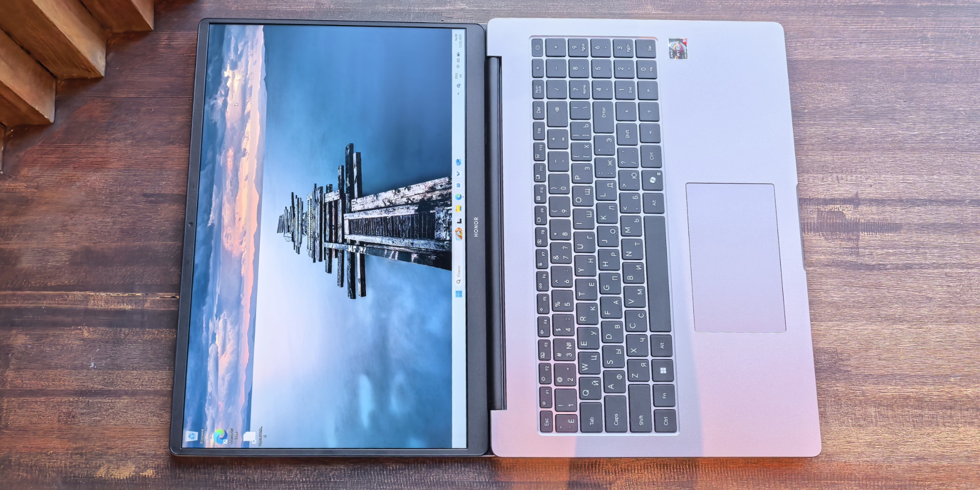 Обзор Honor MagicBook X16 AMD 2025 — бюджетного офисного ноутбука, на котором можно играть
