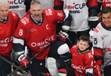 Минута отдыха Овечкина полностью затмили в матче с звездами НХЛ. Причем собственный же сын! Спорт 