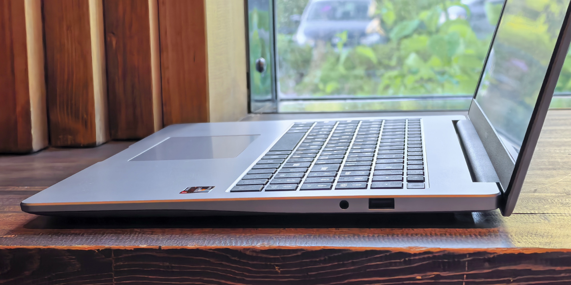 Обзор Honor MagicBook X16 AMD 2025 — бюджетного офисного ноутбука, на котором можно играть