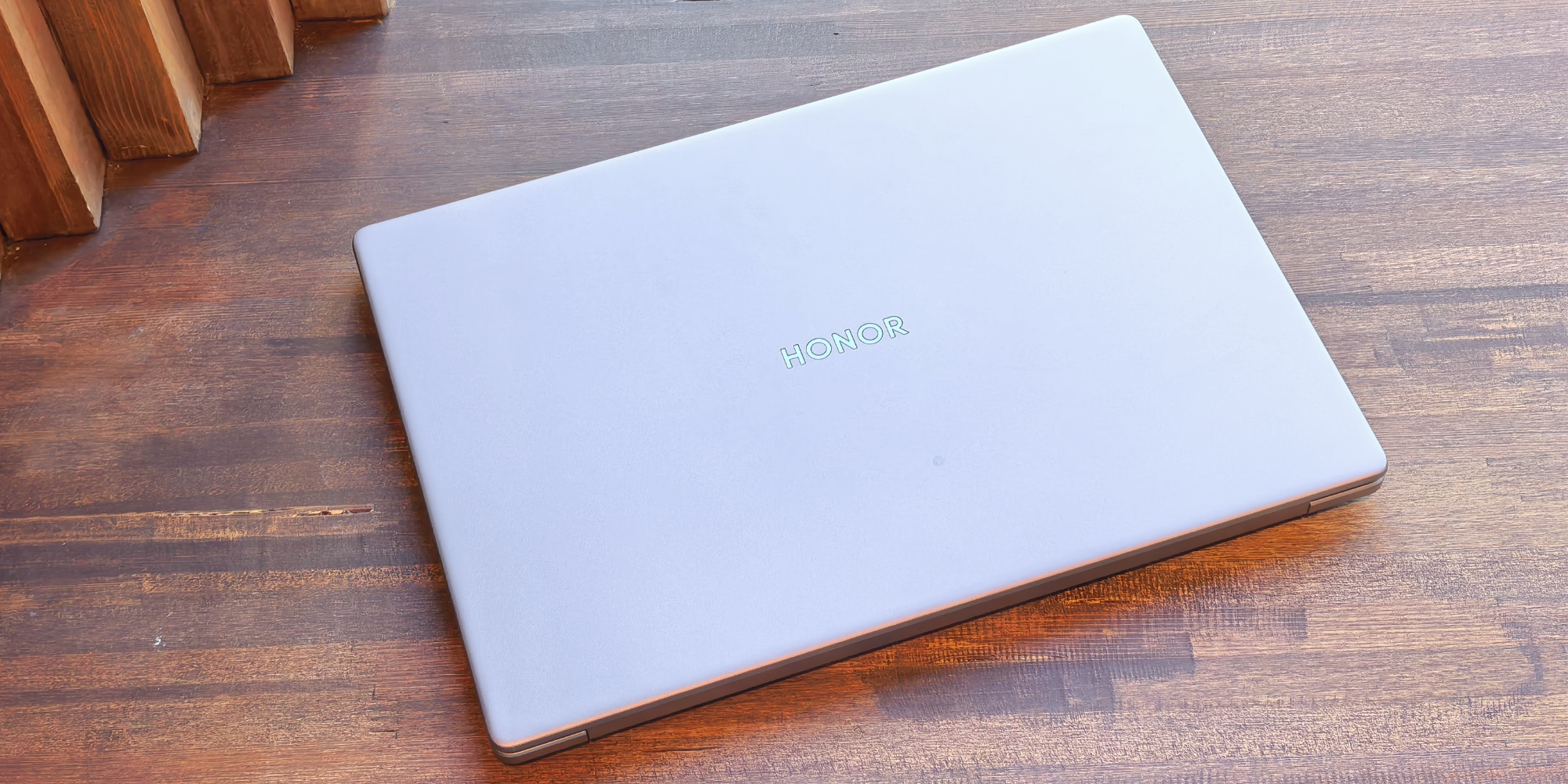 Обзор Honor MagicBook X16 AMD 2025 — бюджетного офисного ноутбука, на котором можно играть