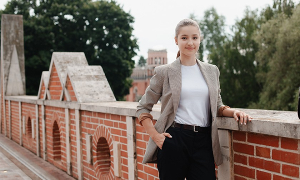 Минута отдыха «После экзамена я сказала подруге: “Плакала моя сотка”». Самина Саттарова и ее 300 баллов Дети  