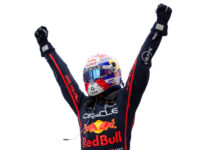 Минута отдыха Ферстаппен выиграл гонку «Формулы‑1» в Баку, Пиастри сошел, Сайнс принес «Уильямс» призовое место Спорт 