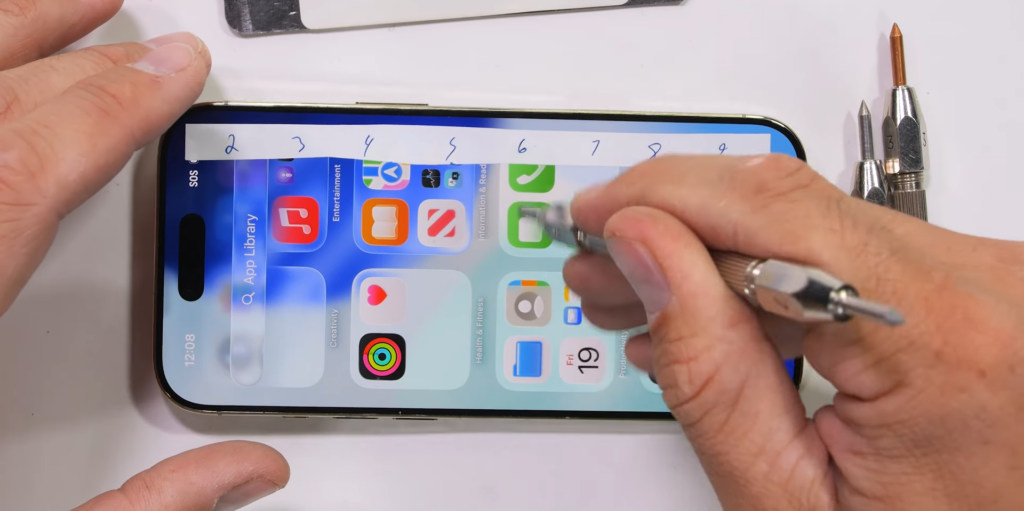 Минута отдыха Блогер попытался согнуть iPhone Air — потребовался кран Полезности  