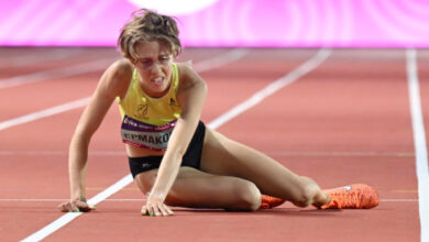 Минута отдыха Лучшая бегунья России рухнула перед самым финишем! Марию увезли с арены на коляске Спорт 