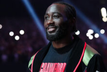 Минута отдыха В США полицейский угрожал пистолетом чемпиону мира по боксу Кроуфорду Спорт 