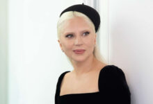 Минута отдыха Папарацци запечатлели пикантно одетую Леди Гагу на свидании с женихом Знаменитости 