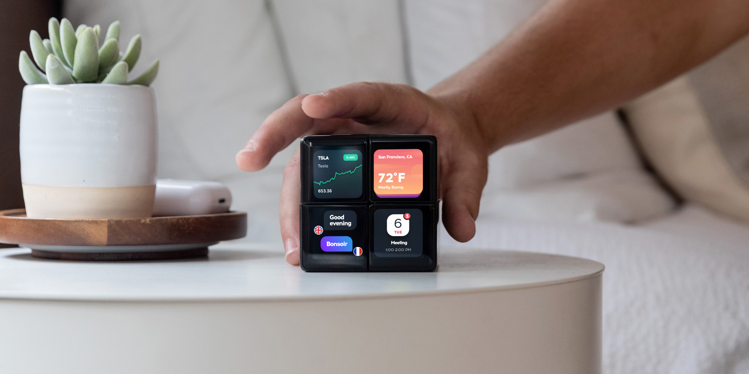 Минута отдыха Вышел WOWCube — кубик Рубика с ЖК-экранами, на котором можно играть в 2048 и другие игры Полезности  