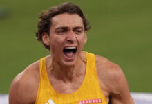 Минута отдыха Зверь Дюплантис снес мировой рекорд на чемпионате мира. В экстазе даже соперники! Спорт 