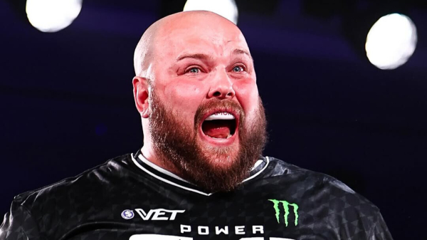 Минута отдыха Народного чемпиона из России заставили спрятать флаг. Провокация в бою за титул! Спорт 