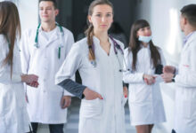 Минута отдыха «Старшеклассники говорят: “Мы теперь не пойдем в медвуз”». Что изменит закон об отработках Дети 