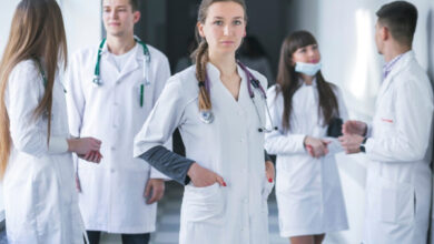 Минута отдыха «Старшеклассники говорят: “Мы теперь не пойдем в медвуз”». Что изменит закон об отработках Дети 