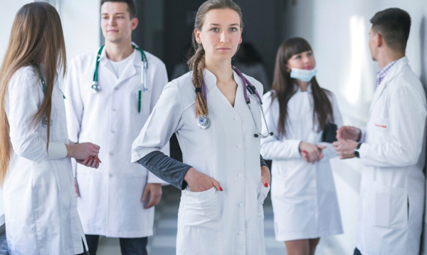 Минута отдыха «Старшеклассники говорят: “Мы теперь не пойдем в медвуз”». Что изменит закон об отработках Дети 