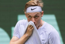 Минута отдыха Канадец Шаповалов на русском языке повздорил с болельщиком по ходу теннисного матча в Стокгольме Спорт 