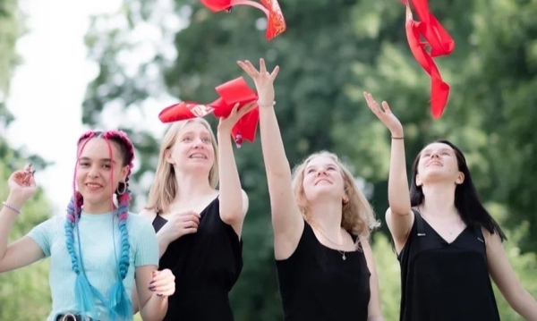 Минута отдыха «Я сходила на выпускной одноклассников, учась на втором курсе». Что дает учеба на экстернате Дети  