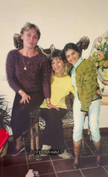 Минута отдыха «Интересная судьба»: Вика Цыганова рассказала о редкой встрече с Алиной Кабаевой Знаменитости Минута отдыха «Интересная судьба»: Вика Цыганова рассказала о редкой встрече с Алиной Кабаевой Знаменитости