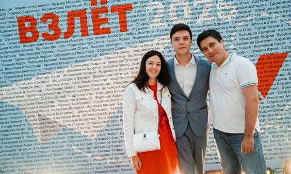 Минута отдыха «Я сходила на выпускной одноклассников, учась на втором курсе». Что дает учеба на экстернате Дети  