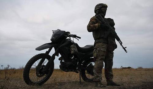 Минута отдыха Российский военнослужащий уничтожил дрон при помощи рюкзака в зоне СВО Армия 