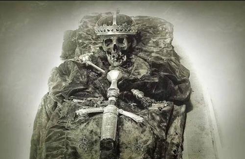 Минута отдыха Величие и тлен: вскрытие гробницы Густава Васы показало бренность власти. История 