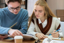 Минута отдыха «Мы с моей ученицей сдавали ЕГЭ в один день». Репетиторы, которые еще вчера были школьниками Дети 