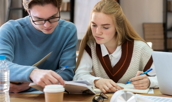 Минута отдыха «Мы с моей ученицей сдавали ЕГЭ в один день». Репетиторы, которые еще вчера были школьниками Дети Минута отдыха «Мы с моей ученицей сдавали ЕГЭ в один день». Репетиторы, которые еще вчера были школьниками Дети