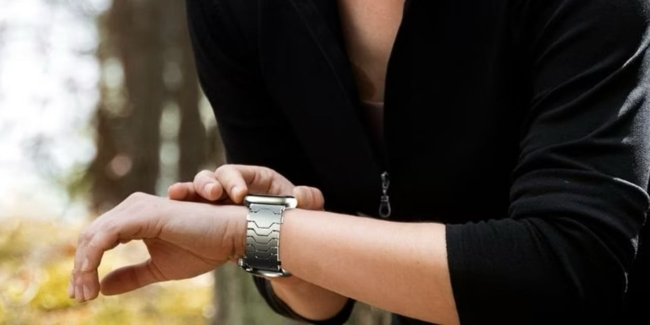 Минута отдыха Французский стартап Smartlet показал ремешок, который позволяет носить двое часов одновременно Полезности 