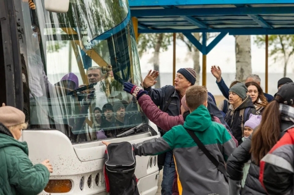 Минута отдыха «Свои»: в онлайн-прокат вышла пронзительная драма о волонтёрах, под огнём спасавших мирных жителей Мариуполя Культура 