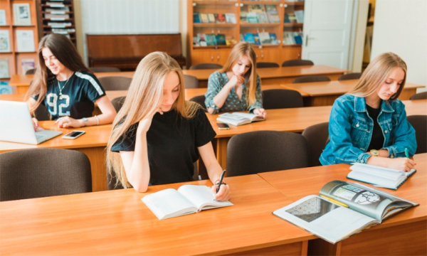 Минута отдыха Целевое для медиков, контроль платных мест и Max. Что изменилось в российском образовании в 2025-м Дети 