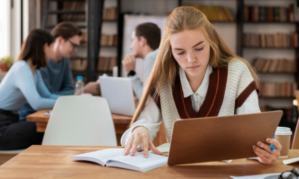 Минута отдыха Целевое для медиков, контроль платных мест и Max. Что изменилось в российском образовании в 2025-м Дети 