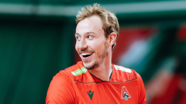 Минута отдыха Волейболисты «Локомотива» поддержали партнера по команде Деру, у которого диагностировали рак Спорт Минута отдыха Волейболисты «Локомотива» поддержали партнера по команде Деру, у которого диагностировали рак Спорт